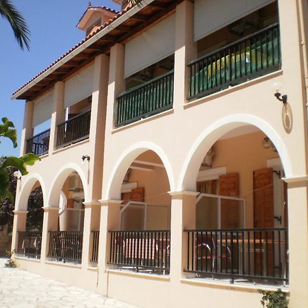 Loukas Inn Family Resort Keri Ngoại thất bức ảnh